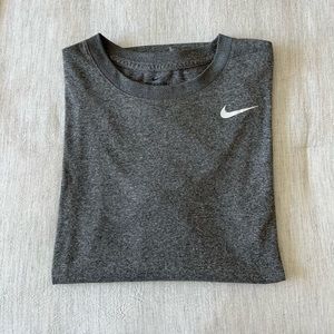 The Nike Tee Dri Fit — Gray